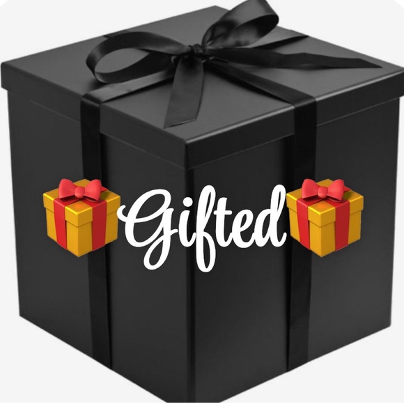 Steve Madden Handbags - 🎁GIFTED🎁✨Steve Madden Tri-Fold Wallet with Coin Zipper area ✨NEW